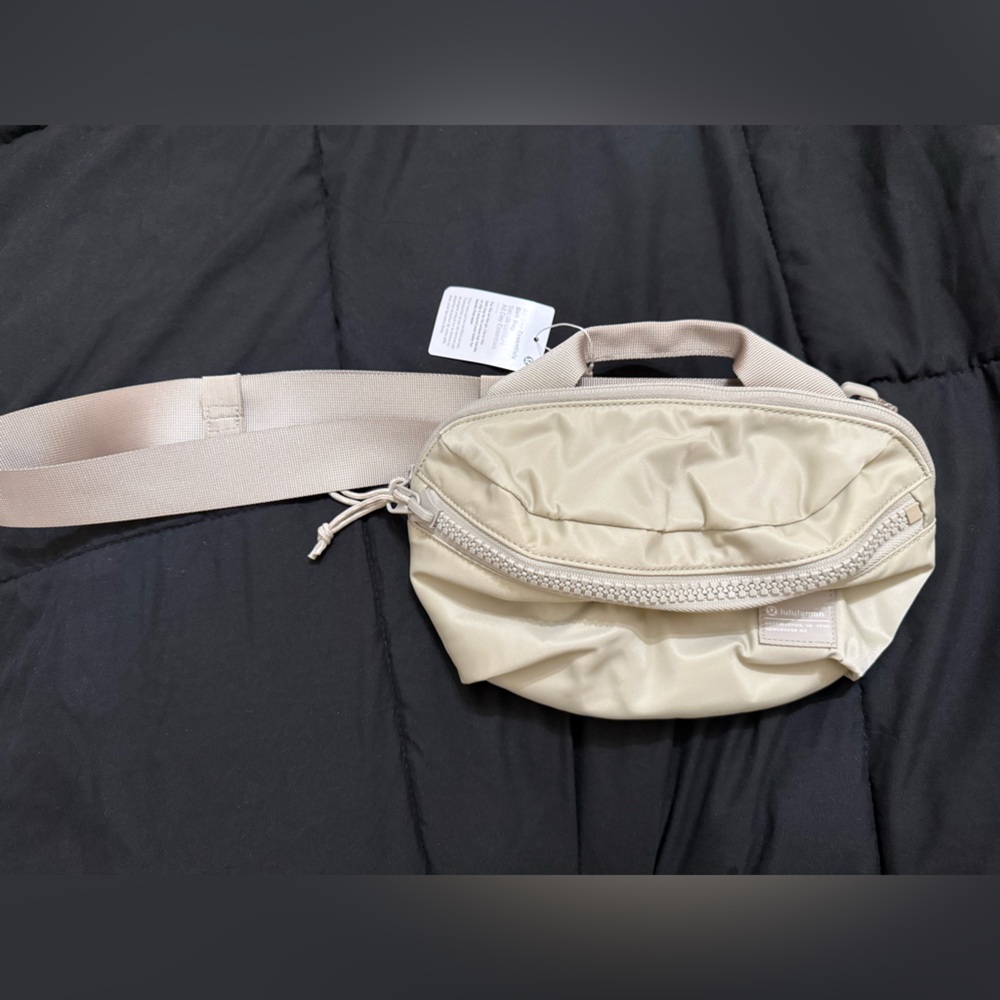 Lululemon All Day Essentials Belt Bag - NWT